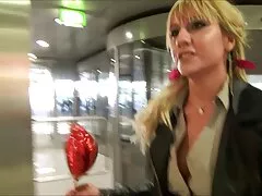 A mi desagradable esposa kayc le gusta follar con extraños, me gusta mirar y lamer