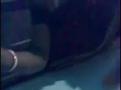 La voluptuosa esposa alemana hace una garganta profunda a una polla curvada