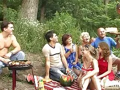 Divirtiéndome entre sexo con mi novio