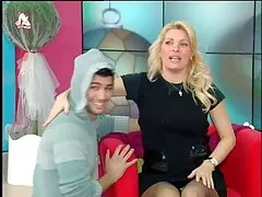 Petite milf follada doggystyle después de oral 69