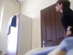 Esposa gimiendo follada a lo perrito en el hotel y amándolo