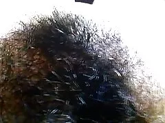 MILF salvaje eyacula durante una escena de masturbación caliente en la cama