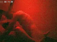 Esposa cornuda tatuada chupando y follando con un extraño delante de su marido