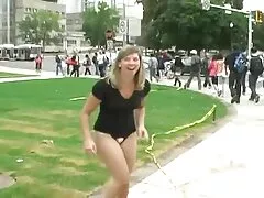 Chupando y burlándose
